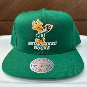 Milwaukee Bucks Mitchell and Ness Hardwood Classics Green Snapback NWT